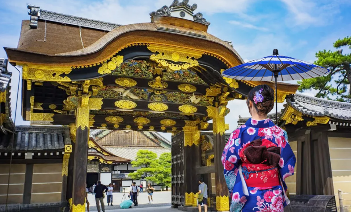 One-Day Tour in Kyoto｜Nijo-jo Castle & Kinkaku-ji Temple & Fushimi Inari Shrine・Senbon Torii & Arashiyama Togetsukyo Bridge & Kimono Forest & Bamboo Grove｜Depart from Osaka or Kyoto